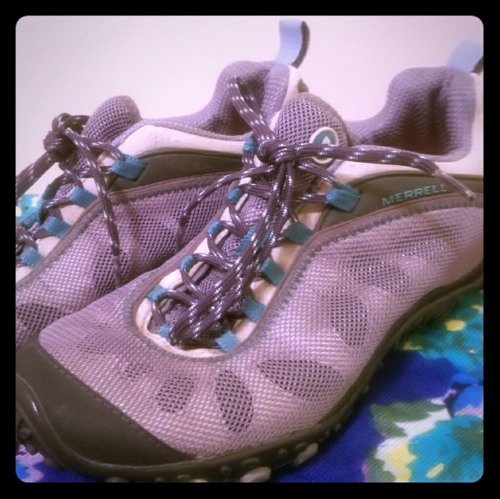 All terrain tail hiking shoe